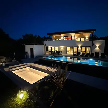 Villa Privee 230m2/ Piscine Debordement/billard-babyfoot-boulodrome-flipper/strasbourg