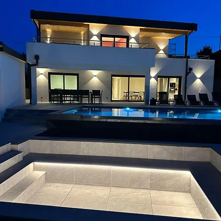 Villa Privee 230m2/ Piscine Debordement/billard-babyfoot-boulodrome-flipper/strasbourg Dettwiller