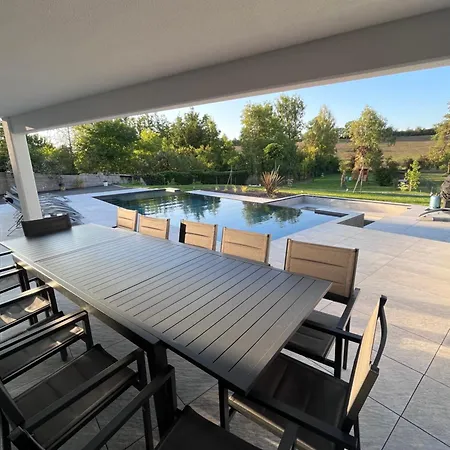 فيلة Privee 230m2/ Piscine Debordement/billard-babyfoot-boulodrome-flipper/strasbourg